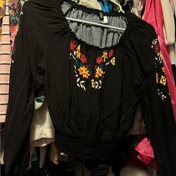 Smocked crop top - Picture 2 of 3